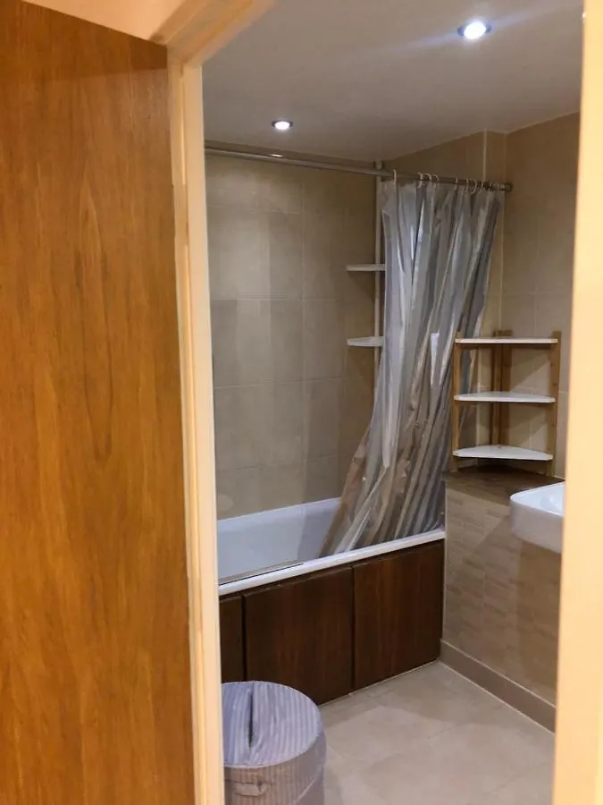 Lovely Room In Modern Apartment London 0*,