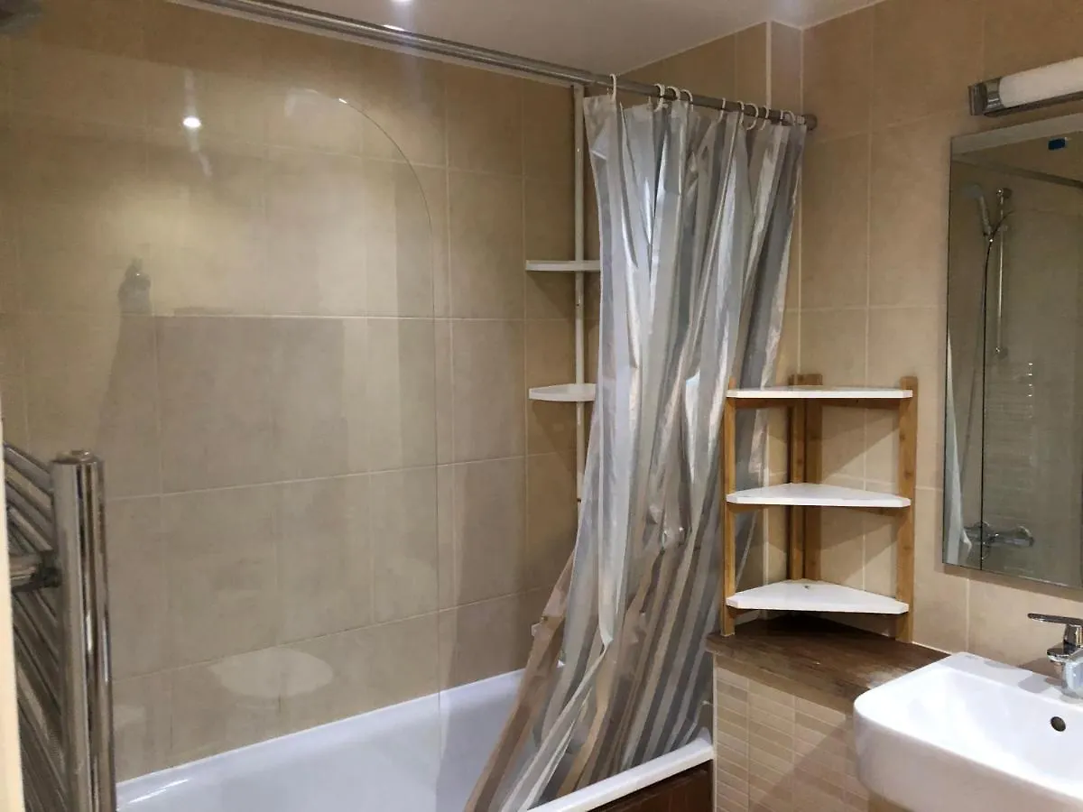 Homestay Lovely Room In Modern Apartment London