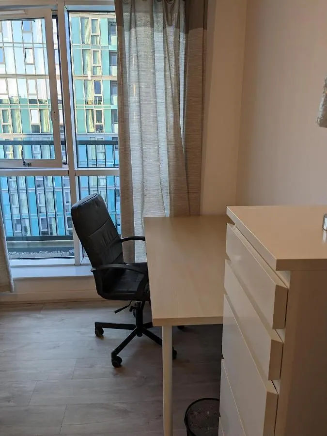 Lovely Room In Modern Apartment London Homestay