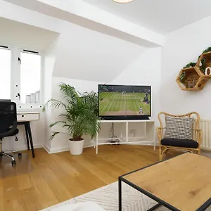  Apartment Lovely In Victoria Park Village