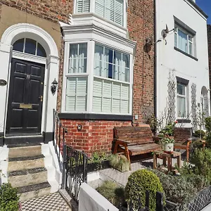  Holiday home Regatta House United Kingdom