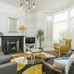  Holiday home House For Families Or Groups Near Centre United Kingdom